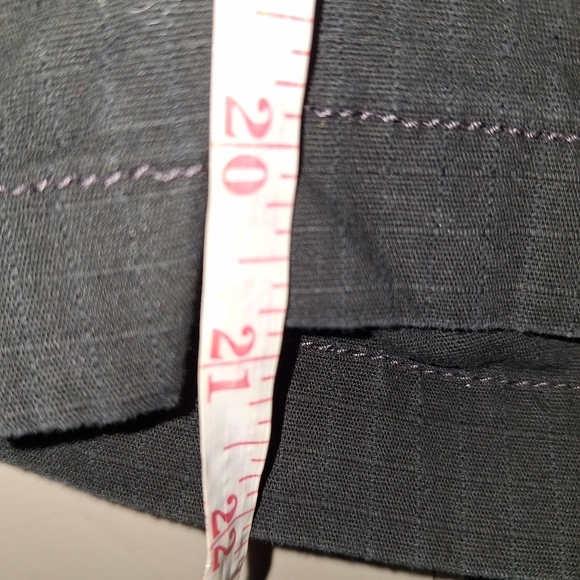 A pair of Wear First mens cargo shorts in a size 34. Pre-loved in good condition - Picture 6 of 7